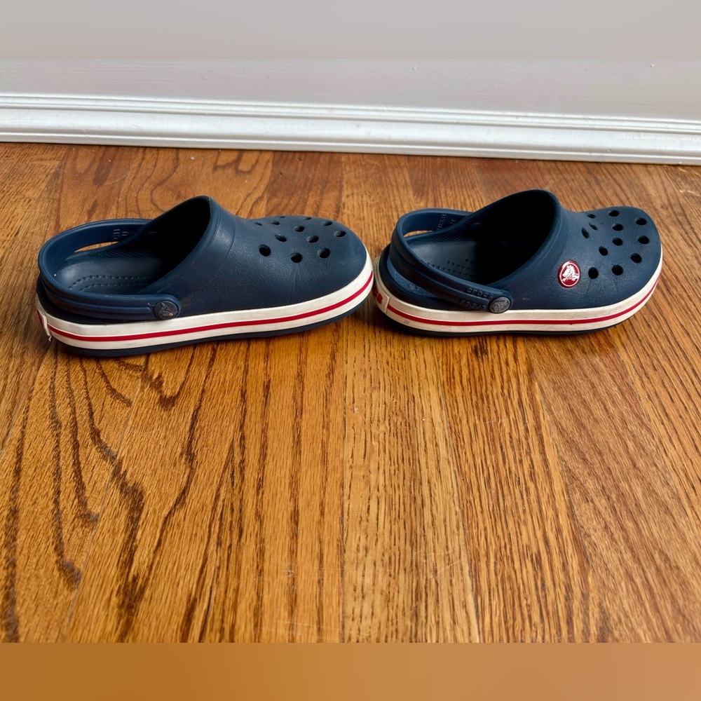 Little Kids CROCS - Great Used Condition - Picture 4 of 6